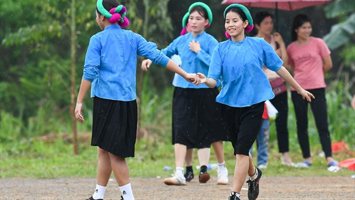 Ngắm các chị em dân tộc mặc váy xỏ giày thi đấu bóng đá trên đỉnh núi cao - 20