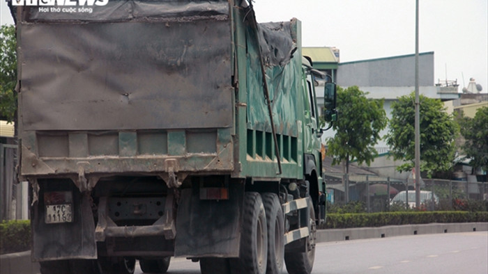 Ảnh: Xe cơi nới thành thùng tung hoành khắp các tuyến phố ở Quảng Ninh - 12