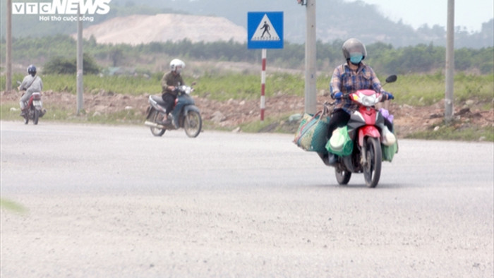 Ảnh: Xe cơi nới thành thùng tung hoành khắp các tuyến phố ở Quảng Ninh - 9