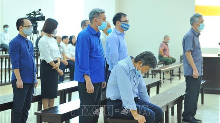 Phải nhập viện cấp cứu, cựu Bộ trưởng Vũ Huy Hoàng bỏ lỡ buổi tuyên án - 1 Phải nhập viện cấp cứu, cựu Bộ trưởng Vũ Huy Hoàng bỏ lỡ buổi tuyên án - 1
