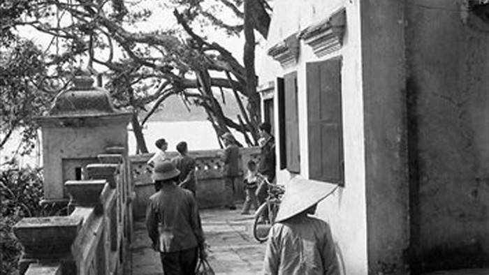Hồ Gươm đối lập sau nửa thế kỷ qua ảnh tư liệu của phóng viên AP - 7