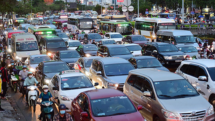 Sau nghỉ lễ, lái xe trở lại thành phố thế nào để tránh tắc đường?