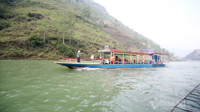 Lướt thuyền xuyên hẻm sâu nhất Đông Nam Á ở Việt Nam