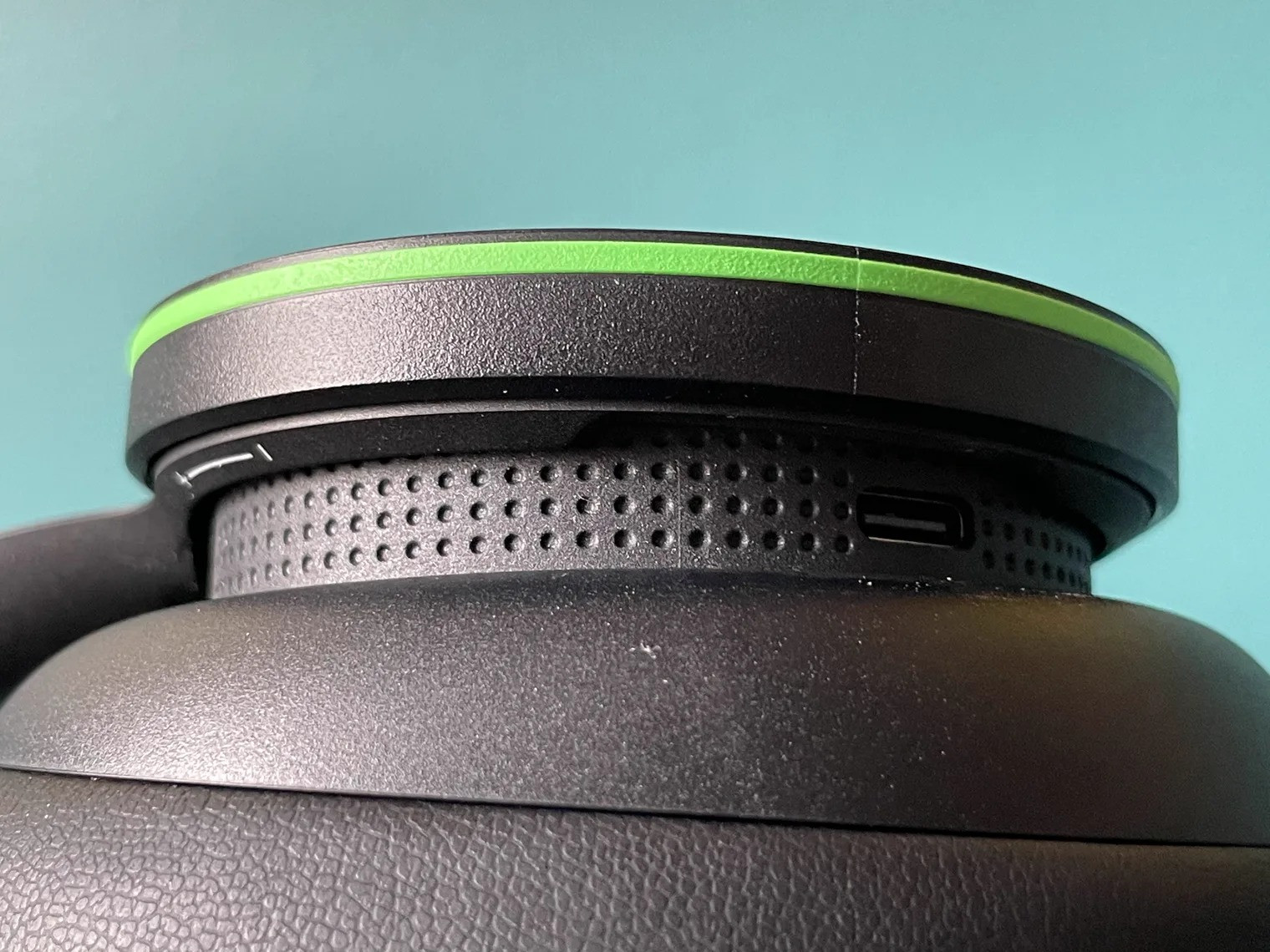 Tai nghe Xbox Wireless của Microsoft bỏ xa đối thủ Sony PlayStation Pulse 3D