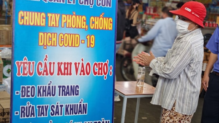Bãi biển Đà Nẵng vắng người sau lệnh cấm - 8 Bãi biển Đà Nẵng vắng người sau lệnh cấm - 8