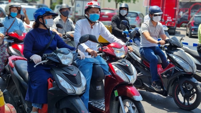 Bãi biển Đà Nẵng vắng người sau lệnh cấm - 9 Bãi biển Đà Nẵng vắng người sau lệnh cấm - 9