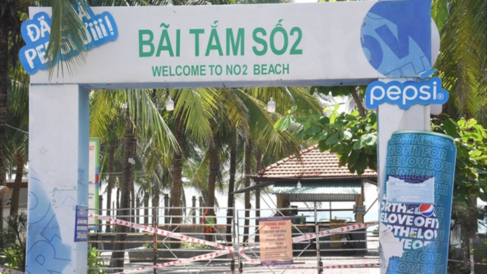 Bãi biển Đà Nẵng vắng người sau lệnh cấm - 2