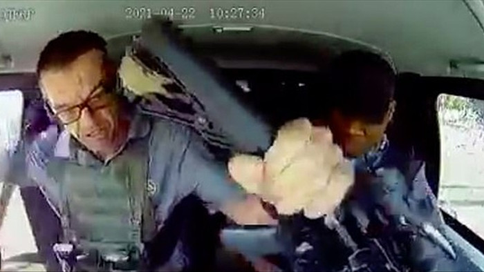 Dân mạng sốc với clip về vụ cướp xe tiền táo bạo như phim hành động - 4
