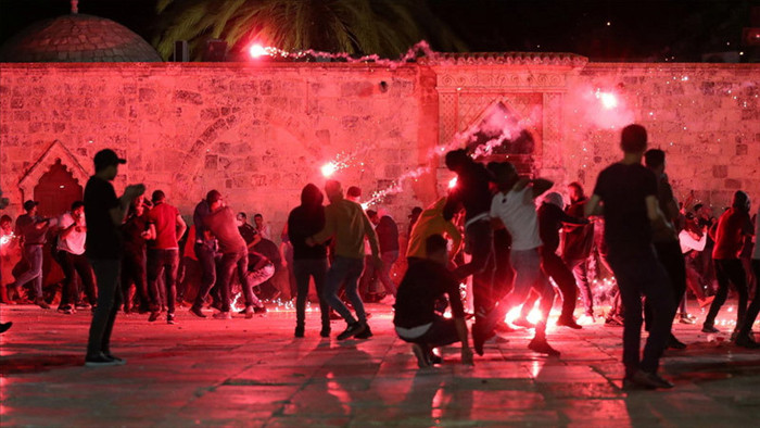 Cảnh sát Israel và người Palestine đụng độ ở Jerusalem, 180 người bị thương