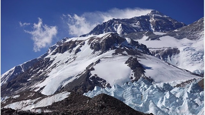 Trung Quốc vạch ranh giới trên đỉnh Everest để ngăn Covid-19