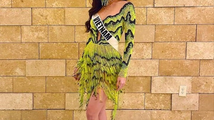Khánh Vân mặc váy 'ruộng bậc thang', hoa hậu Indonesia gây sốc ở Miss Universe