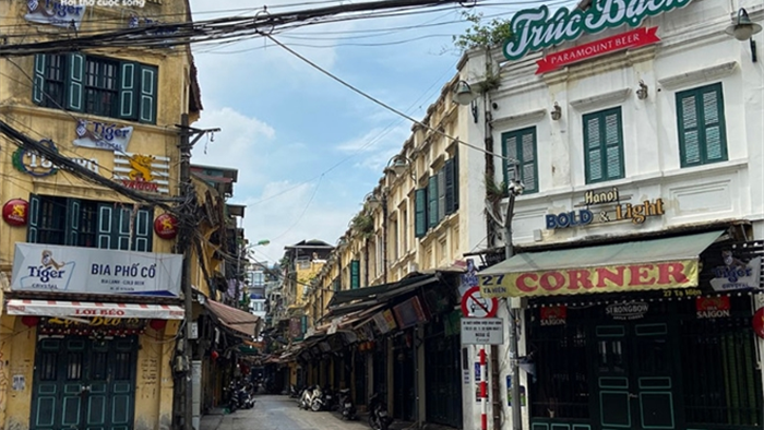 Cận cảnh loạt quán bia lớn ở Hà Nội 'vườn không nhà trống' giữa mùa hốt bạc - 16