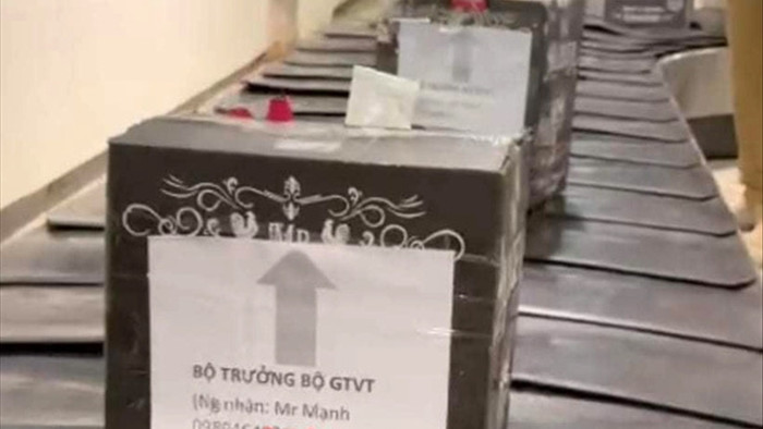 Nhân viên gửi nhiều kiện hàng ghi 'Bộ trưởng Bộ GTVT’ bị thôi việc - 1