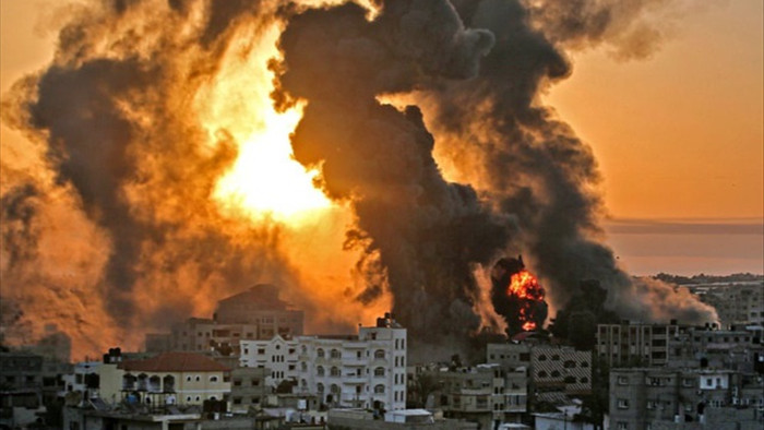 160 máy bay Israel dội 450 tên lửa vào đường hầm chiến lược của Hamas - 1