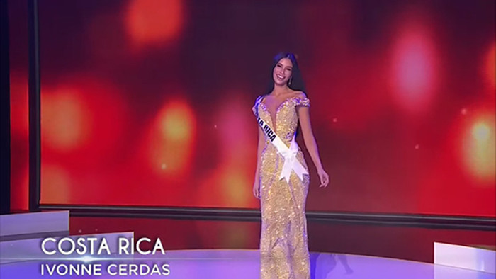 Khánh Vân trình diễn áo tắm 'thiếu lửa' ở bán kết Miss Universe 2020