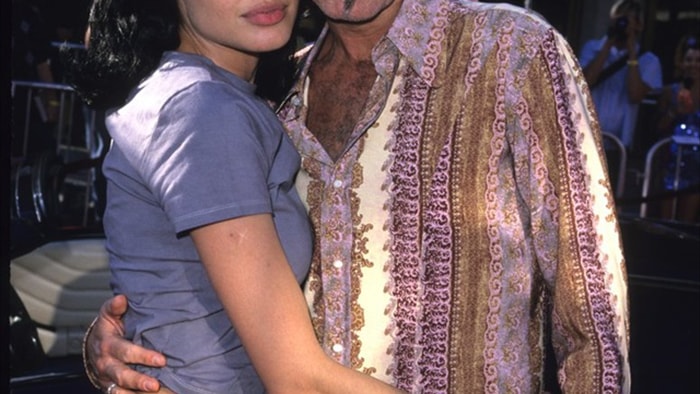 Lịch sử tình ái nổi tiếng của Angelina Jolie trước khi quyết định độc thân - 5 Lịch sử tình ái nổi tiếng của Angelina Jolie trước khi quyết định độc thân - 5