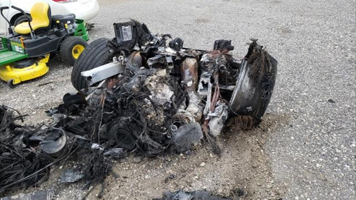 Siêu xe McLaren bị cháy thành tro vẫn được rao bán - 4