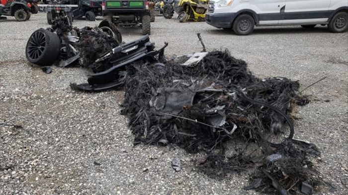 Siêu xe McLaren bị cháy thành tro vẫn được rao bán - 2 Siêu xe McLaren bị cháy thành tro vẫn được rao bán - 2