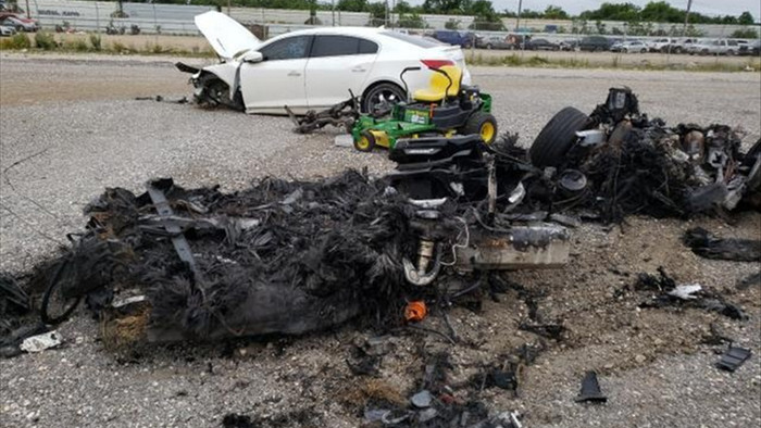 Siêu xe McLaren bị cháy thành tro vẫn được rao bán - 8