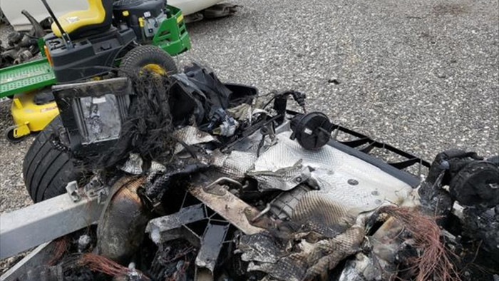 Siêu xe McLaren bị cháy thành tro vẫn được rao bán - 7