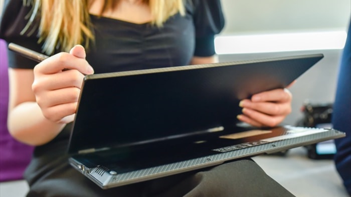 Cận cảnh ROG Flow X13: laptop gaming mỏng nhẹ, xoay gập 360 độ - 4 Cận cảnh ROG Flow X13: laptop gaming mỏng nhẹ, xoay gập 360 độ - 4