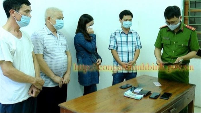 Bắt vụ đánh bạc, phát hiện chủ lò nấu cao chúa sơn lâm - 1 Bắt vụ đánh bạc, phát hiện chủ lò nấu cao chúa sơn lâm - 1