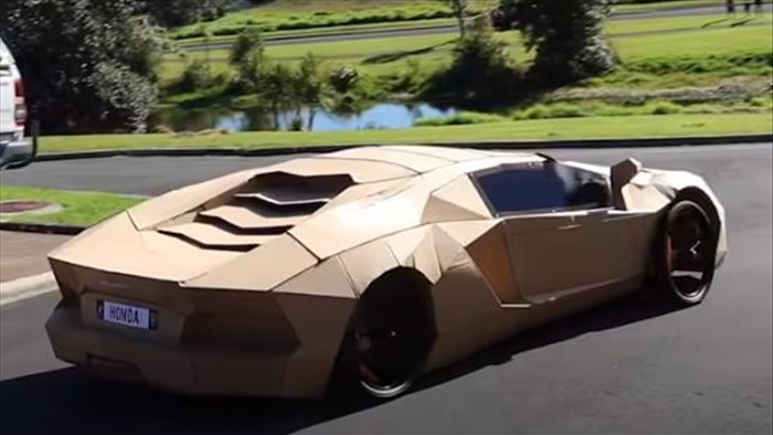 Bản sao Lamborghini có thể lái được làm từ bìa carton được bán với giá 10.000USD.
