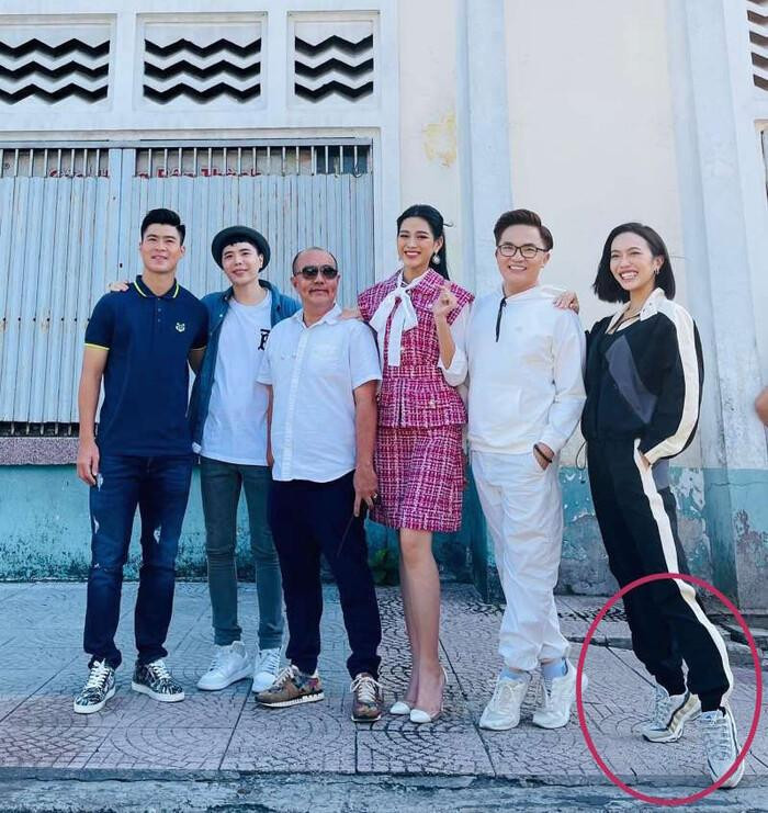 Diệu Nhi tung chiêu hack dáng khi đứng cạnh Hoa hậu Đỗ Thị Hà, fan phì cười-6