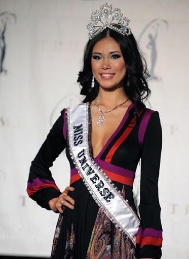 Bé gái Việt đeo dải băng Miss Universe, dân mạng tò mò giờ ở đâu-3