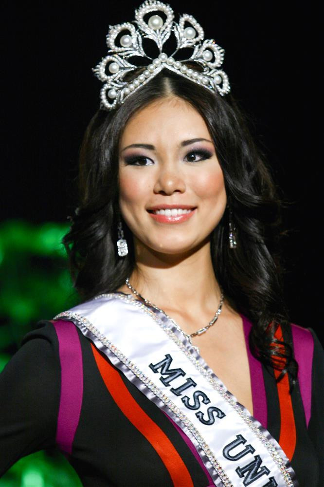 Bé gái Việt đeo dải băng Miss Universe, dân mạng tò mò giờ ở đâu-5