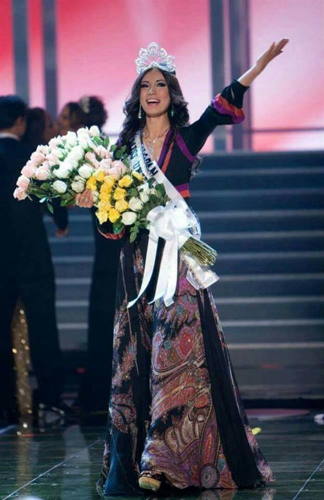 Bé gái Việt đeo dải băng Miss Universe, dân mạng tò mò giờ ở đâu-4