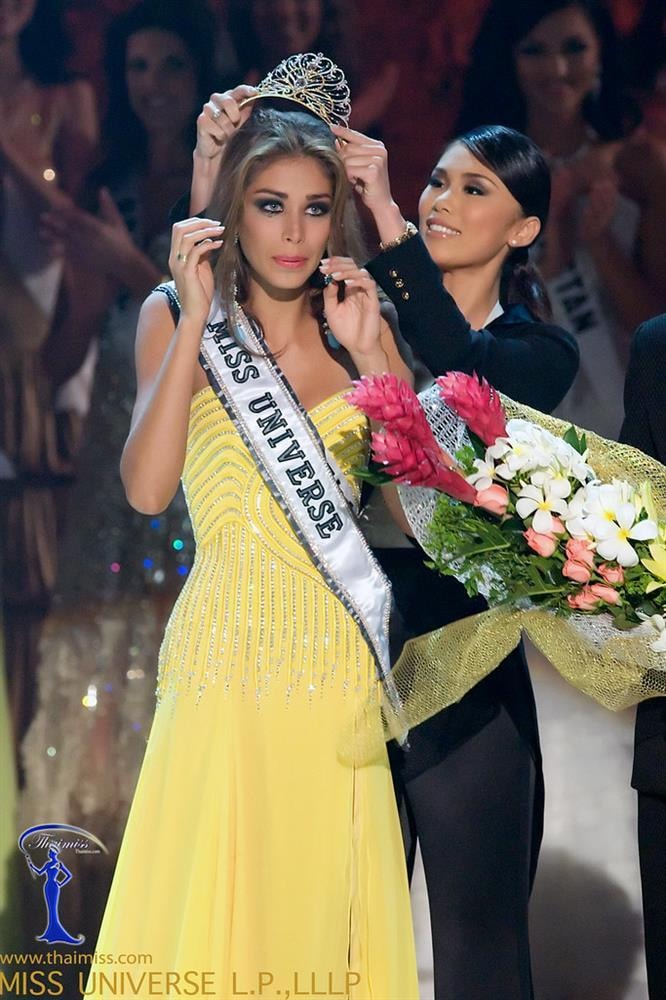 Bé gái Việt đeo dải băng Miss Universe, dân mạng tò mò giờ ở đâu-7