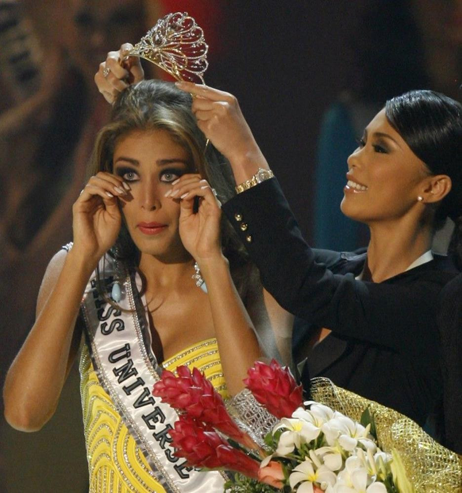 Bé gái Việt đeo dải băng Miss Universe, dân mạng tò mò giờ ở đâu-8