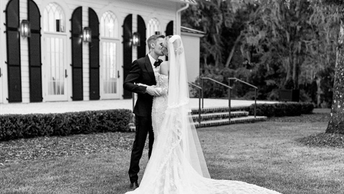 15 khoảnh khắc đẹp 'kinh điển' trong đám cưới của các sao Hollywood - 6