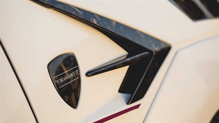 Ngắm nội thất màu tím mộng mơ trên siêu SUV Lamborghini URUS - 5
