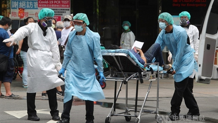 Đài Loan chứng kiến ngày chết chóc nhất, ca COVID-19 tăng gần 10.000% một tháng - 1