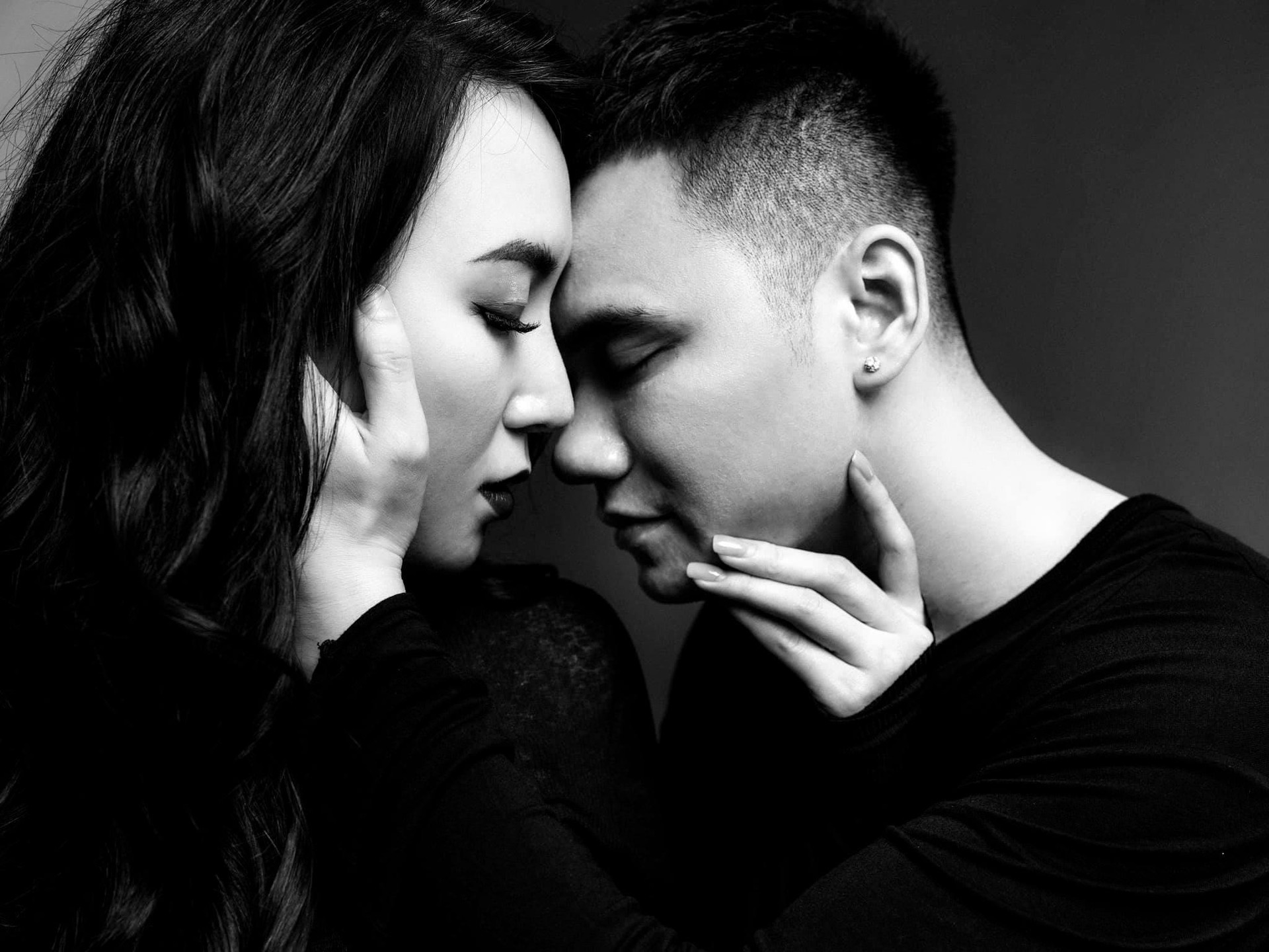 Vợ DJ nóng bỏng, sinh đôi hai con cho ca sĩ Khắc Việt-2