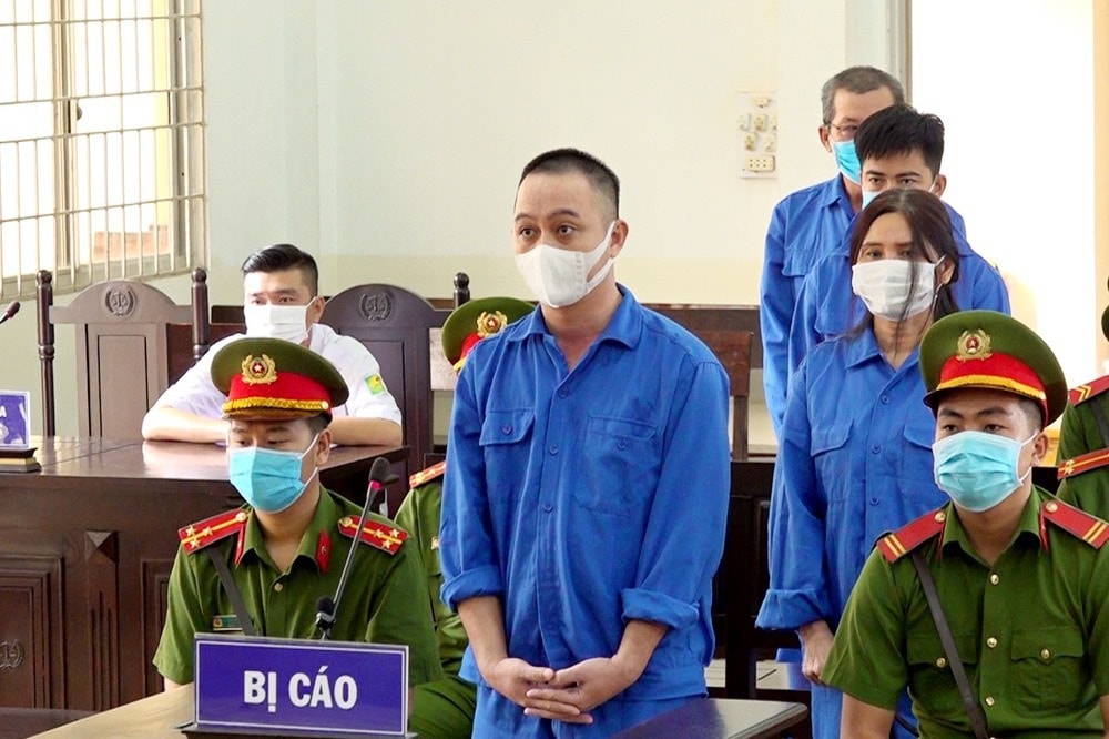 Bốn đối tượng đưa người Trung Quốc xuất cảnh trái phép lĩnh 28 năm tù - 1 Bốn đối tượng đưa người Trung Quốc xuất cảnh trái phép lĩnh 28 năm tù-1