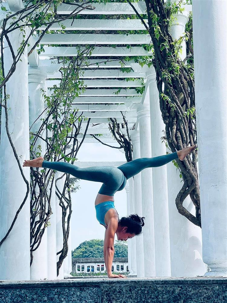 Cô gái nghèo cất 2 bằng đại học để theo đuổi đam mê yoga-7