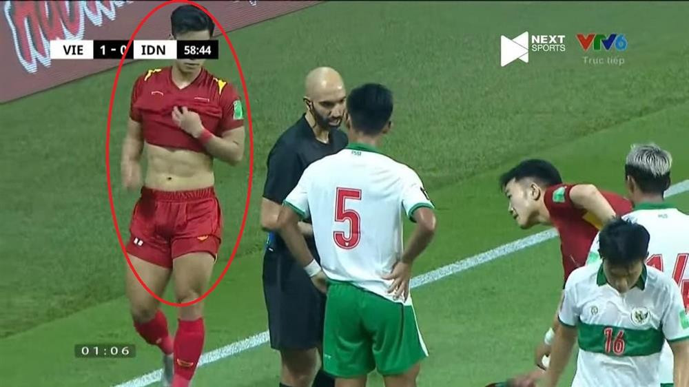 Văn Thanh lộ body vạn người mê” khi ăn mừng chiến thắng của đội tuyển Việt Nam đêm qua-1