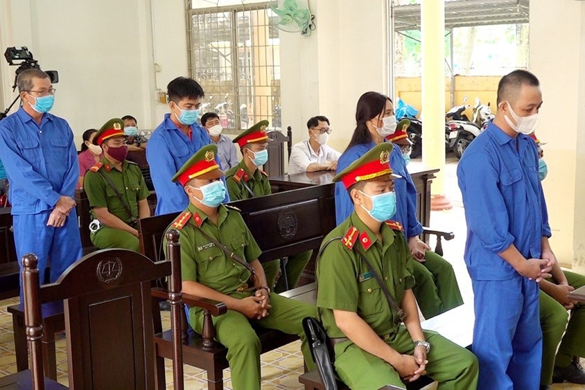 Bốn đối tượng đưa người Trung Quốc xuất cảnh trái phép lĩnh 28 năm tù - 2 Bốn đối tượng đưa người Trung Quốc xuất cảnh trái phép lĩnh 28 năm tù-2