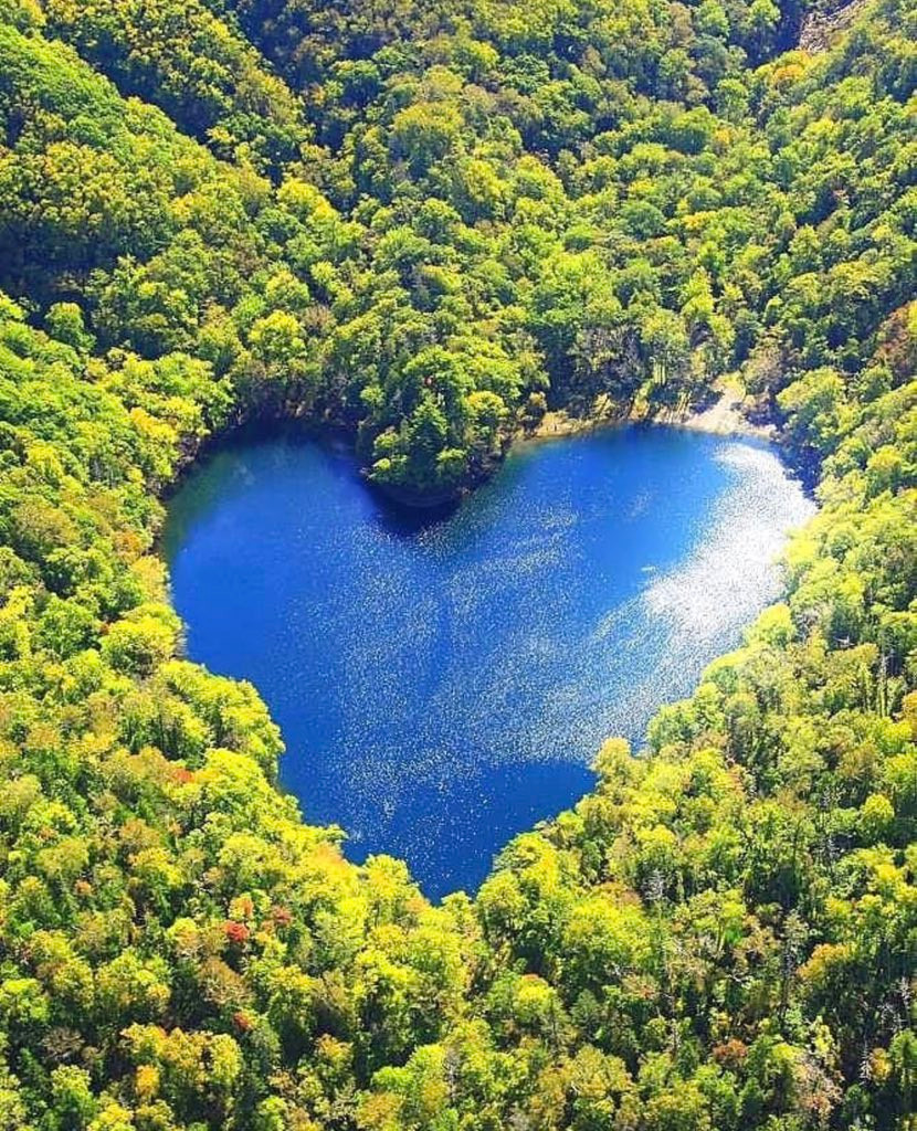 Hồ nước hình trái tim lãng mạn nhất Nhật Bản-1