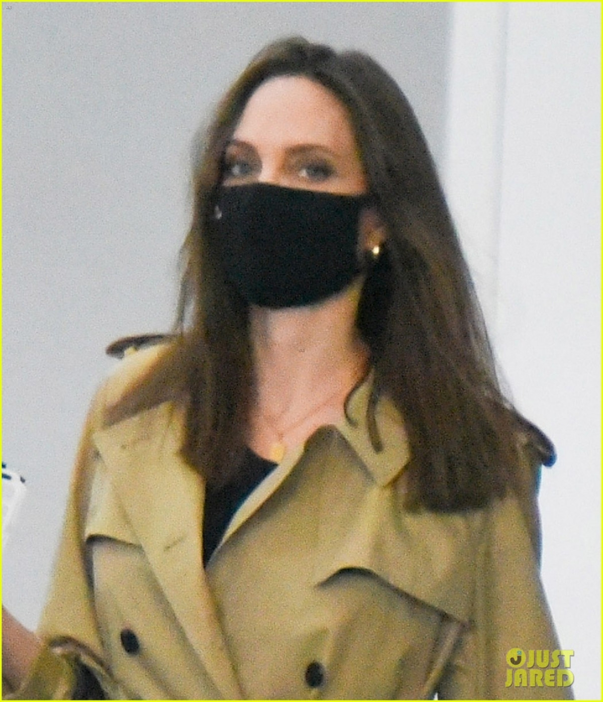 Angelina Jolie tái xuất gầy gò ở sân bay JFK-4