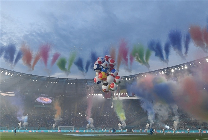 Ảnh: Lễ khai mạc EURO 2020 rực lửa và đầy màu sắc-6