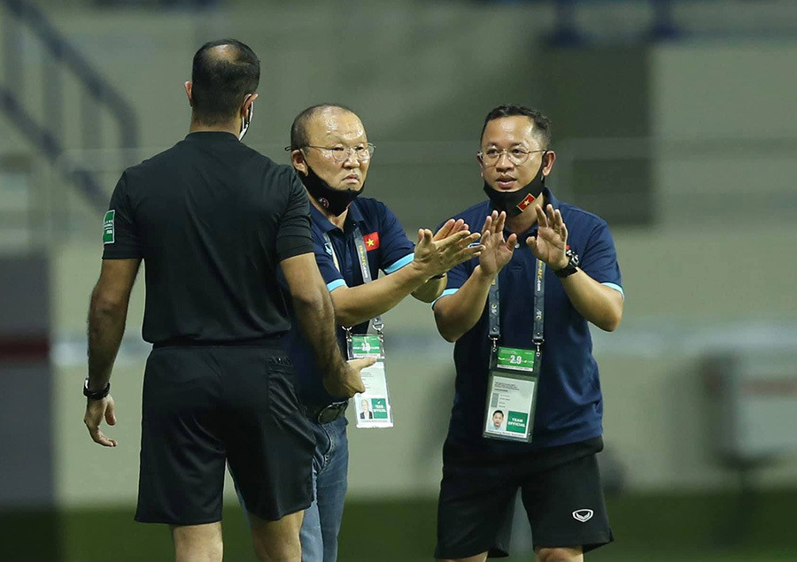 HLV Park Hang Seo bị cấm chỉ đạo trận gặp UAE-1