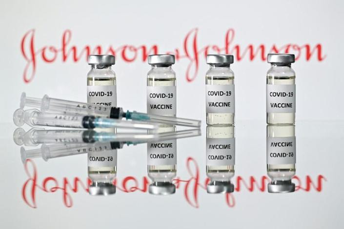 Hàng triệu liều vắc xin Covid-19 bị ế, sắp hết hạn: Người ăn không hết kẻ lần không ra-1