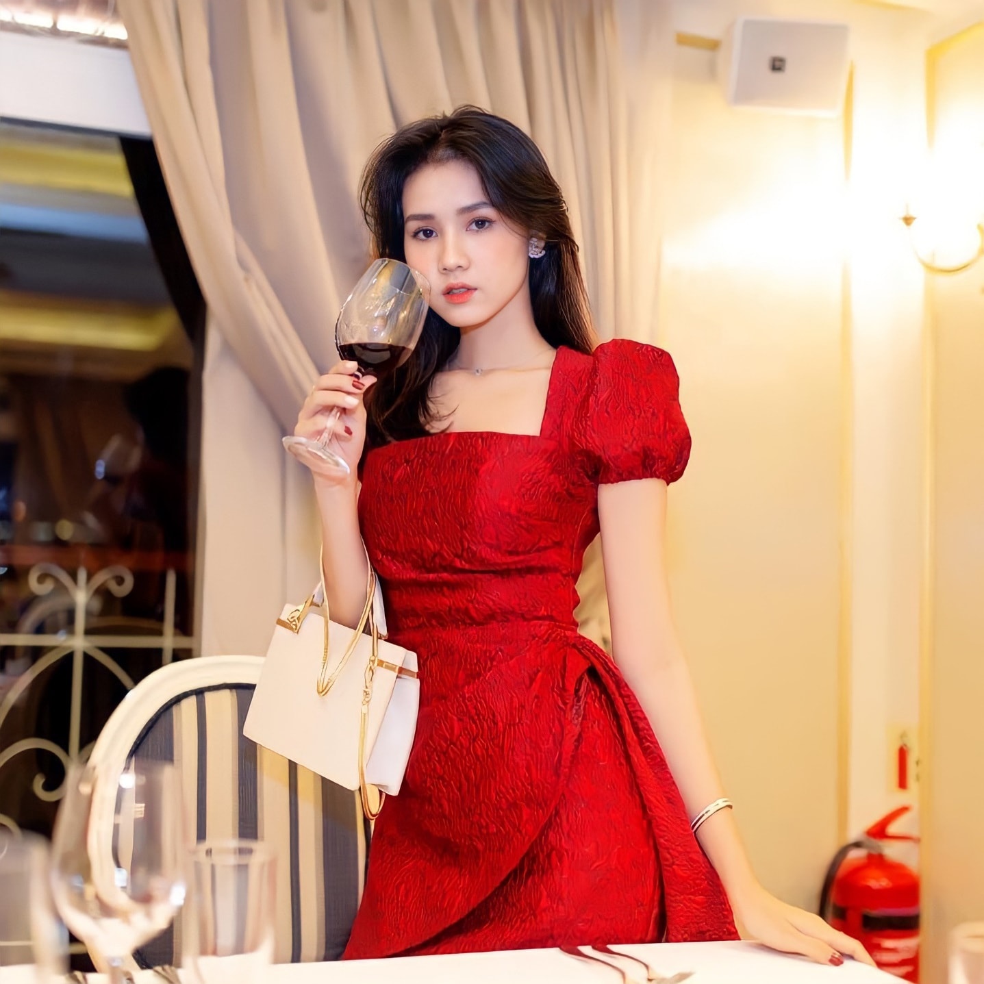 Hot girl nổi như cồn trên khán đài dự đoán Việt Nam thắng UAE 2-1 - 3 Hot girl nổi như cồn trên khán đài dự đoán Việt Nam thắng UAE 2-1-3