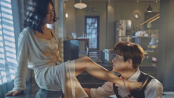 Sau phút đê mê” với bạn trai cũ, nửa đêm về nhà tôi quỳ sụp nhìn cảnh tượng dưới chăn-1