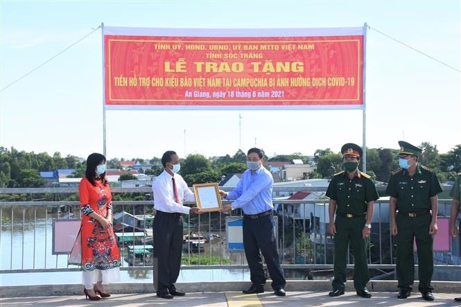 Ho tro cong dong nguoi Khmer goc Viet tai Campuchia khac phuc kho khan hinh anh 1