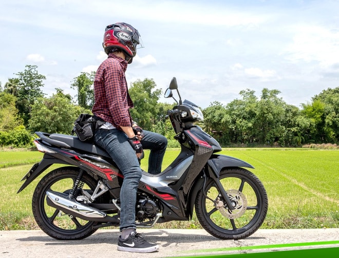 Mẫu xe máy Thái đi 100km hết 1,3 lít xăng, giá 27 triệu đồng, chặt đẹp Honda Wave Alpha-1